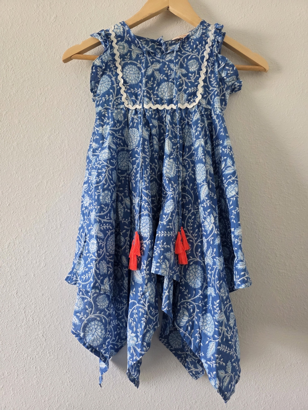 L'IL DRAMA Girls Floral Dress Blue & White Size 4-5Y